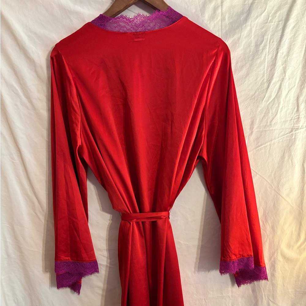 Stunning red Savage X Fenty rob with delicate lace trimmed maxi length rob. - Picture 3 of 8